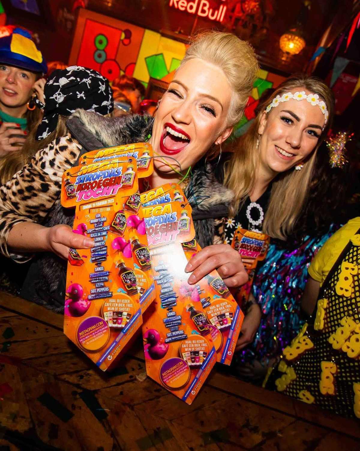 Een hand vol stropdassen aan de bar