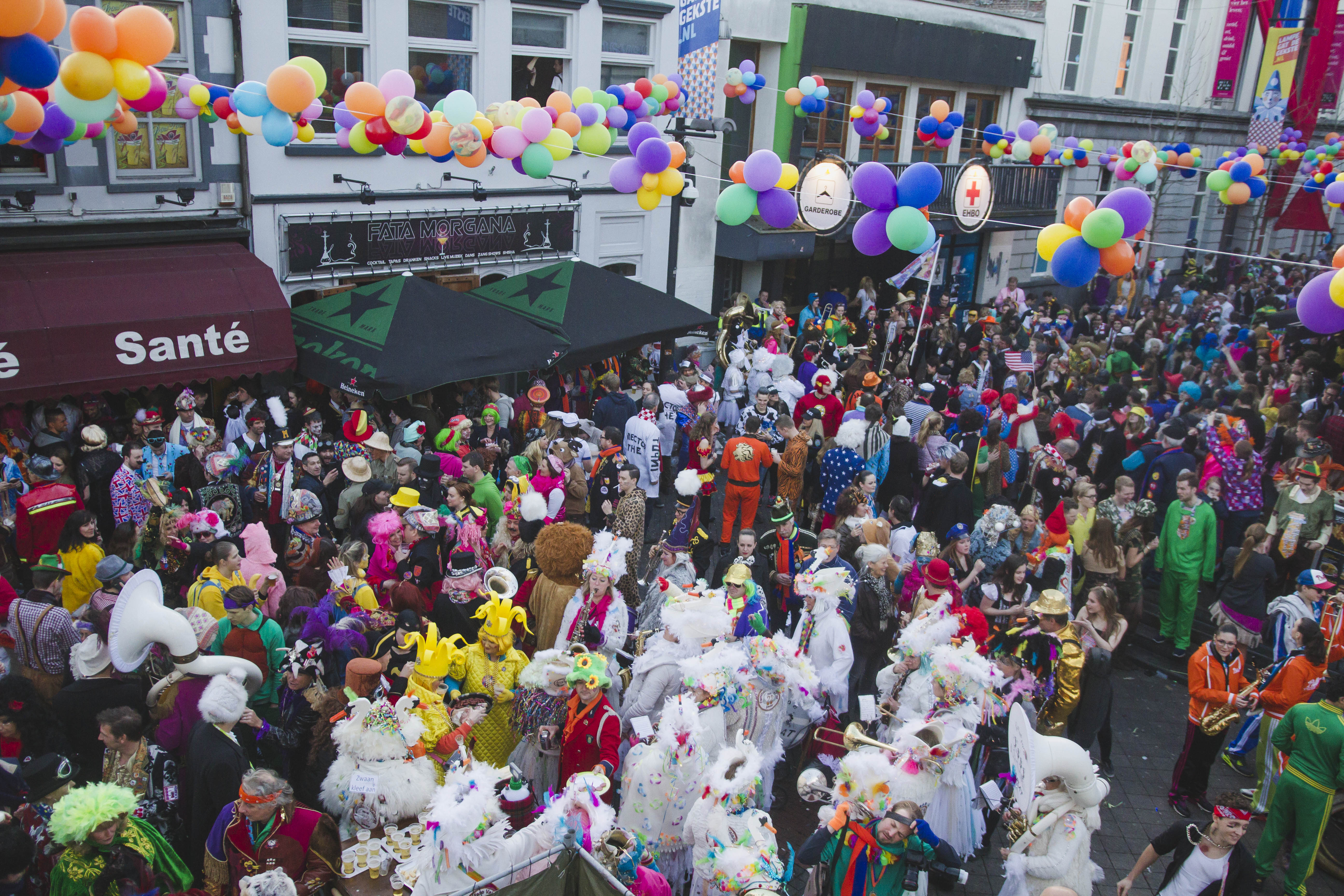 Stratumseind vol met feestvierders